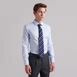 淡藍色小方領優(yōu)質(zhì)純棉襯衫