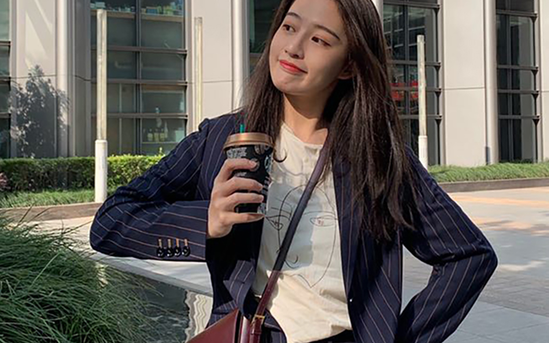 這樣黑色毛呢大衣搭配，更美！