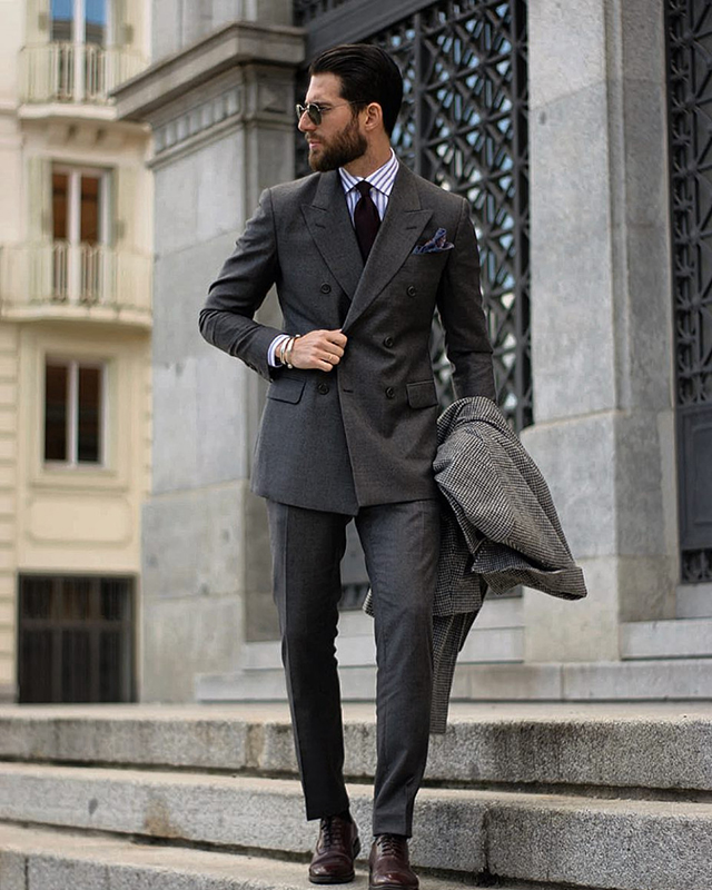 西服定制的保養(yǎng)技巧介紹 西服定制的保養(yǎng)技巧介紹